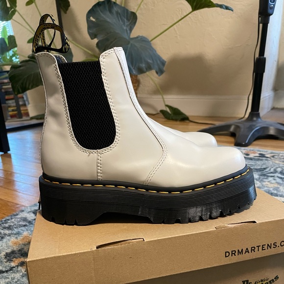 COPY - Dr. Marten white 2976 quad Chelsea boots - Picture 4 of 5